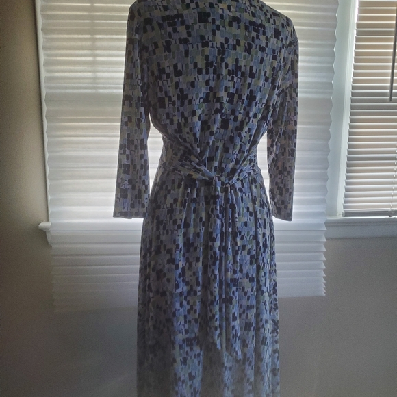 Dress - Picture 4 of 8